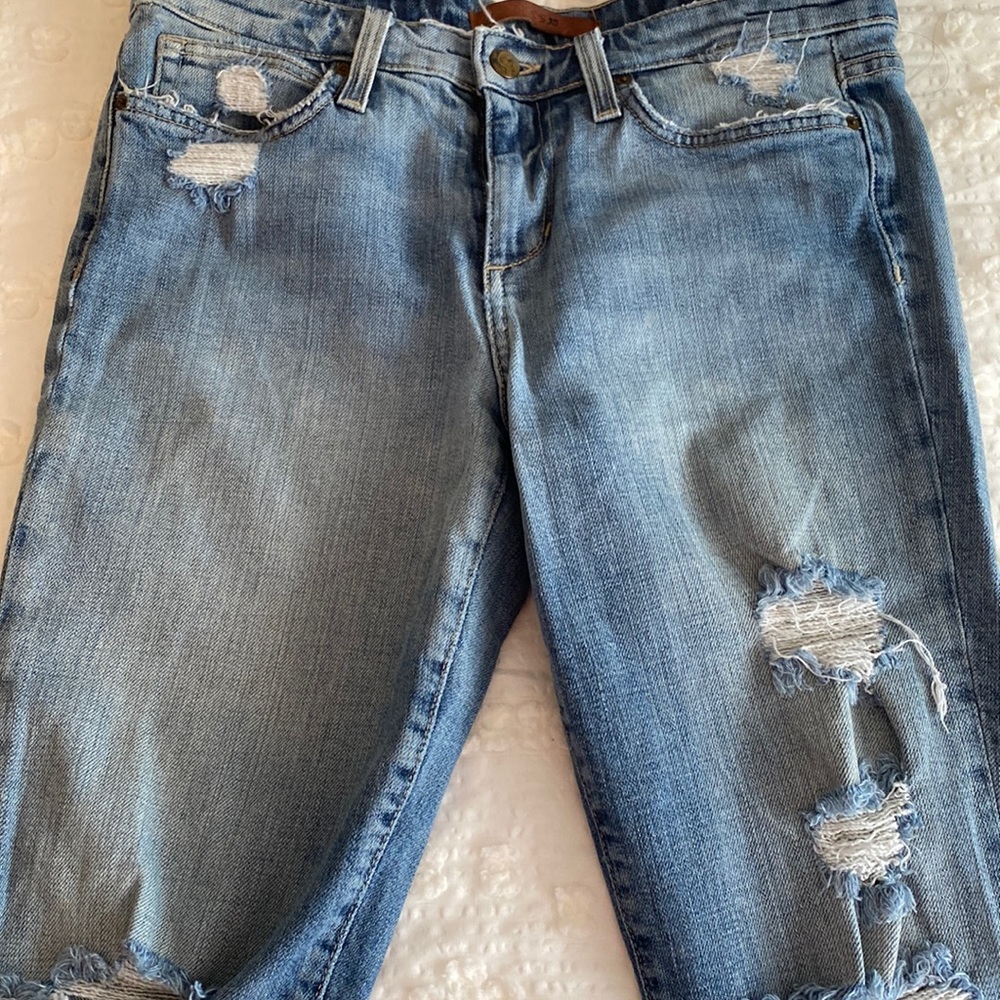 Women Distressed Joe Jeans in great condition!